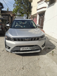 Mahindra XUV300 W8 optional