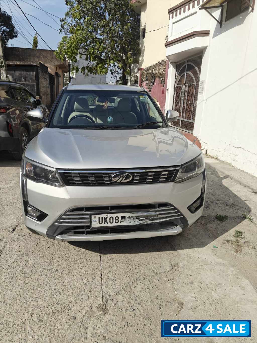 Mahindra XUV300 W8 optional
