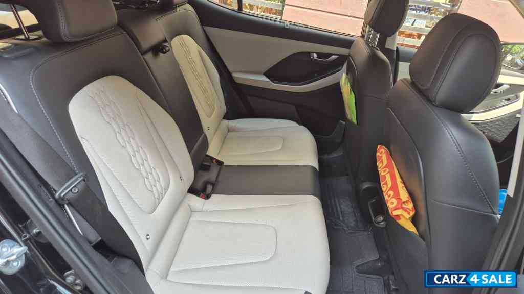 Black Hyundai Creta Sx(o)