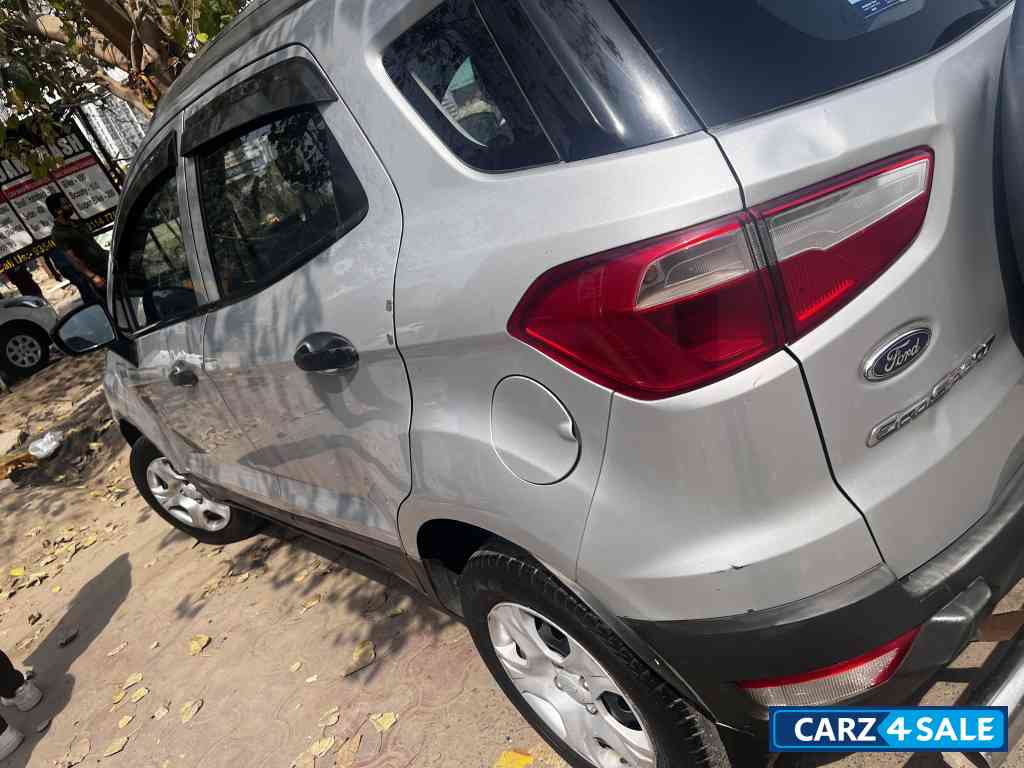 Gray Ford Ecosport Ambient
