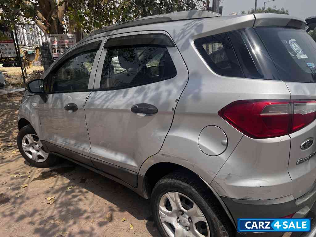 Gray Ford Ecosport Ambient