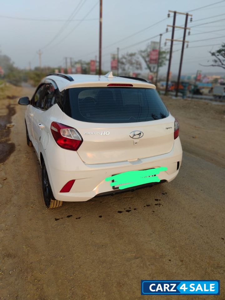 Polar White Hyundai i10 Nios Sports CNG