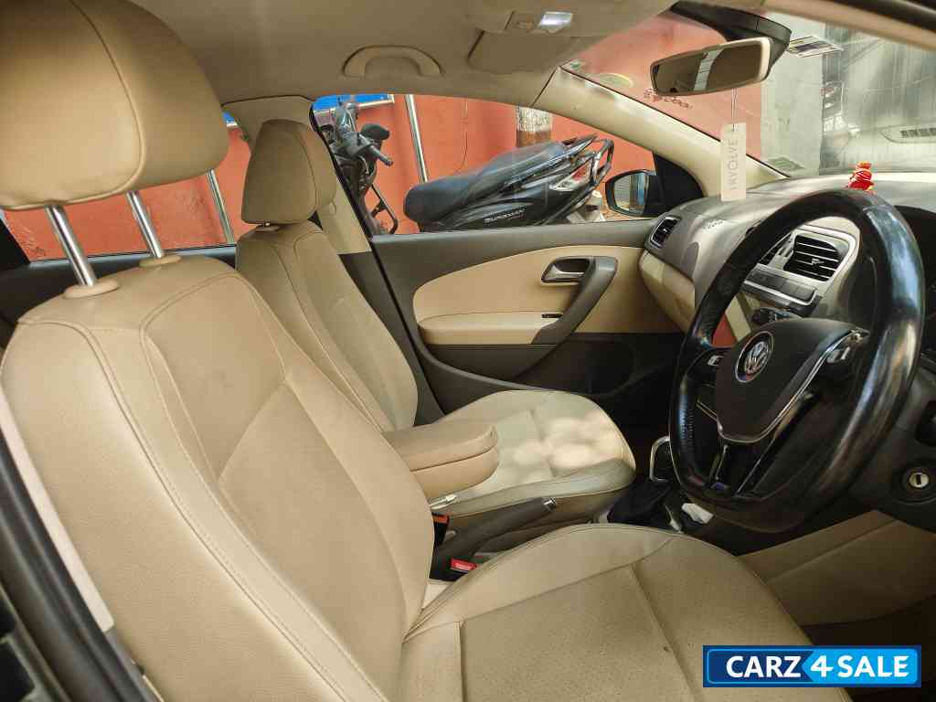 Silver Volkswagen Vento Highline 1.2 AT