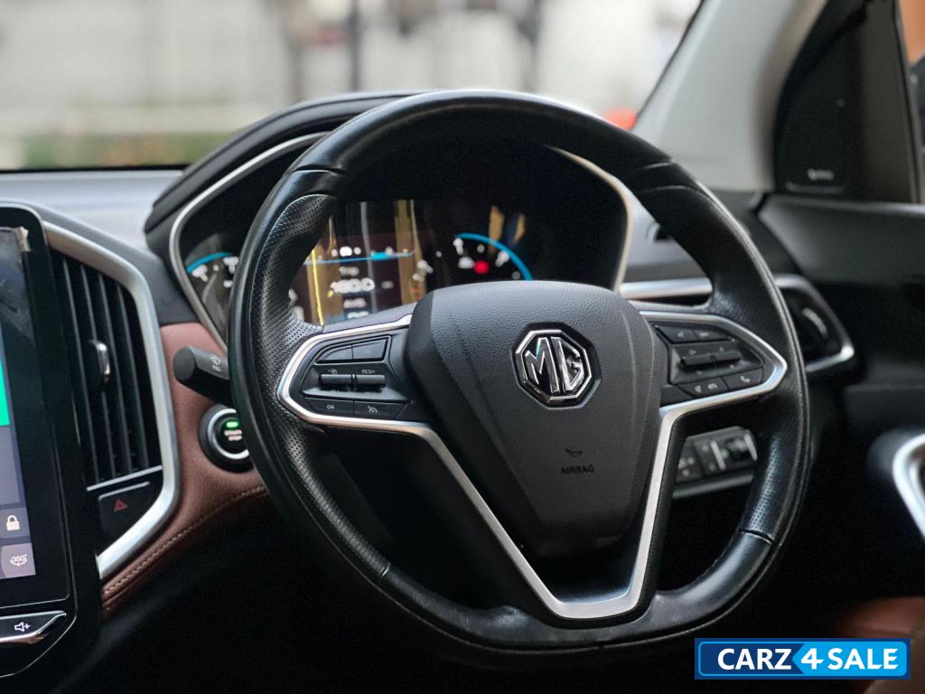 MG Hector Plus Sharp CVT PETROL AUTOMATIC