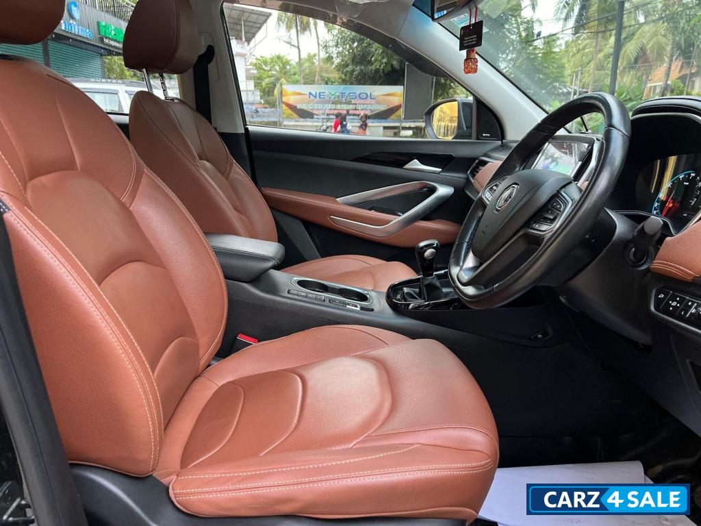 MG Hector Plus Sharp CVT PETROL AUTOMATIC