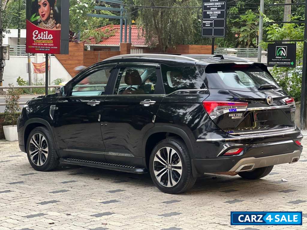 MG Hector Plus Sharp CVT PETROL AUTOMATIC