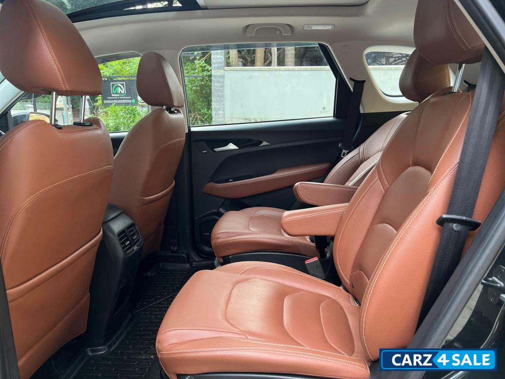 MG Hector Plus Sharp CVT PETROL AUTOMATIC