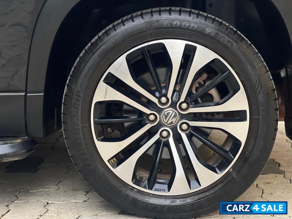 MG Hector Plus Sharp CVT PETROL AUTOMATIC