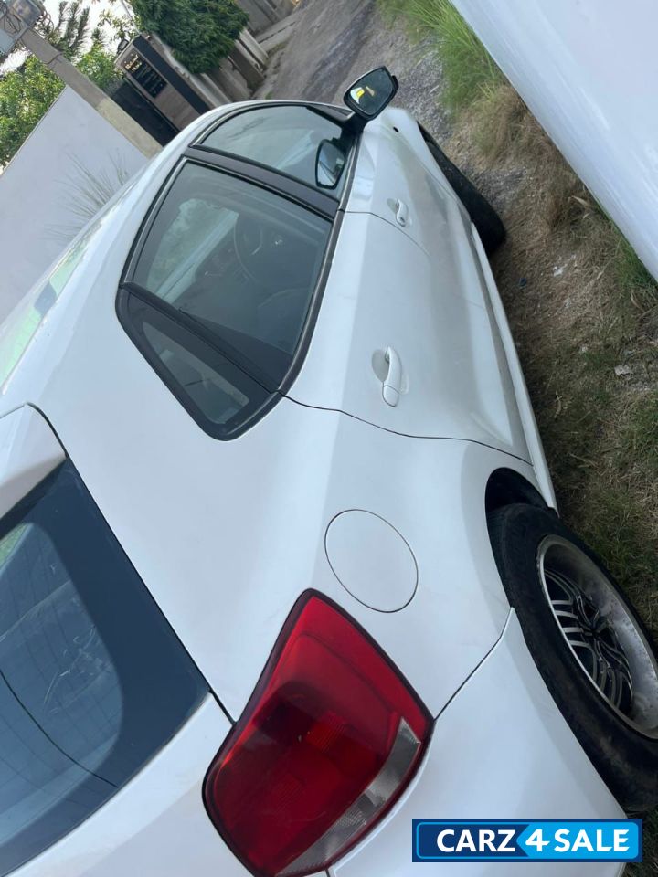 White Volkswagen Polo Comfortline