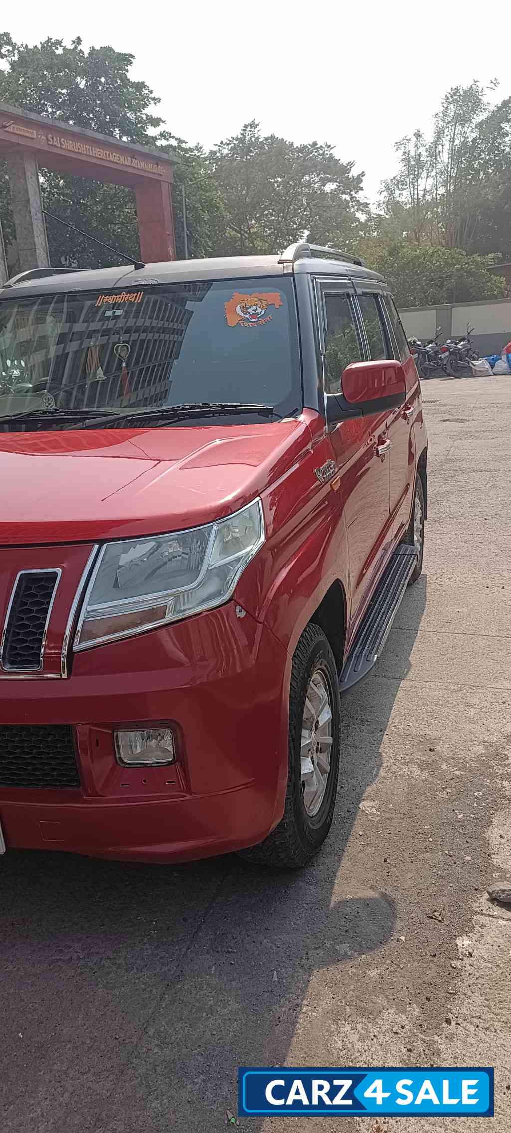 Red And Black Mahindra TUV300 T8 automatic disel Red And Black Mahindra TUV300 T8 automatic disel
