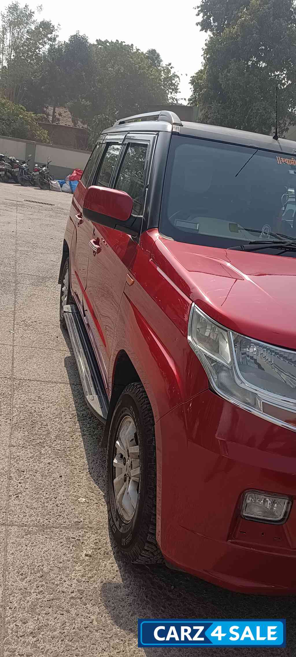 Red And Black Mahindra TUV300 T8 automatic disel Red And Black Mahindra TUV300 T8 automatic disel