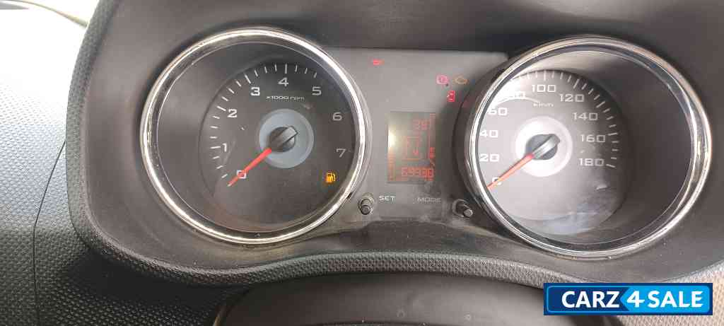 Red And Black Mahindra TUV300 T8 automatic disel Red And Black Mahindra TUV300 T8 automatic disel