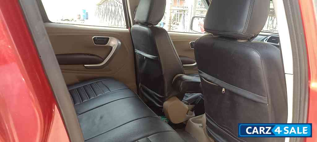 Red And Black Mahindra TUV300 T8 automatic disel Red And Black Mahindra TUV300 T8 automatic disel