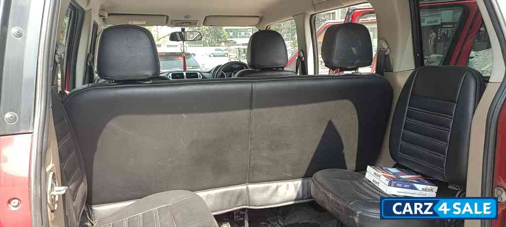 Red And Black Mahindra TUV300 T8 automatic disel Red And Black Mahindra TUV300 T8 automatic disel