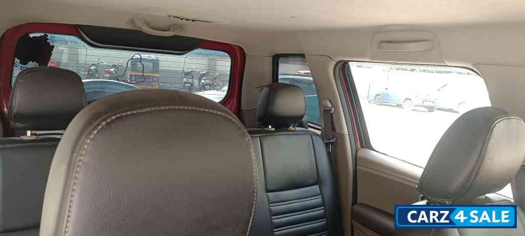 Red And Black Mahindra TUV300 T8 automatic disel Red And Black Mahindra TUV300 T8 automatic disel