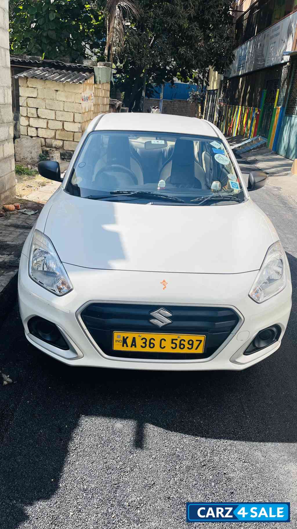 White Maruti Suzuki  Toors