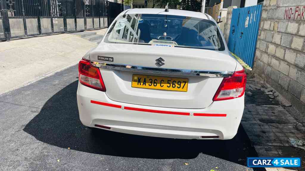 White Maruti Suzuki  Toors