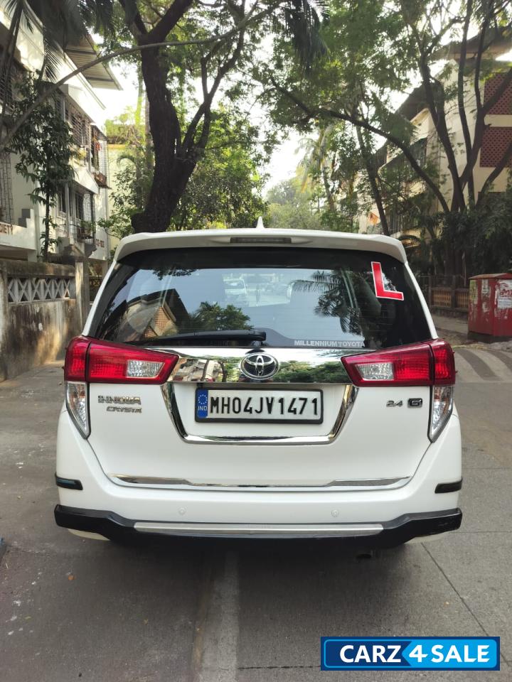 Super White Toyota Innova Crysta 2.4 G 8 Seater