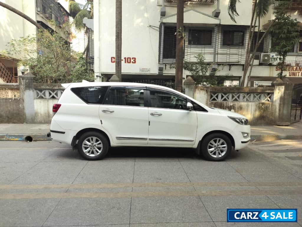 Super White Toyota Innova Crysta 2.4 G 8 Seater