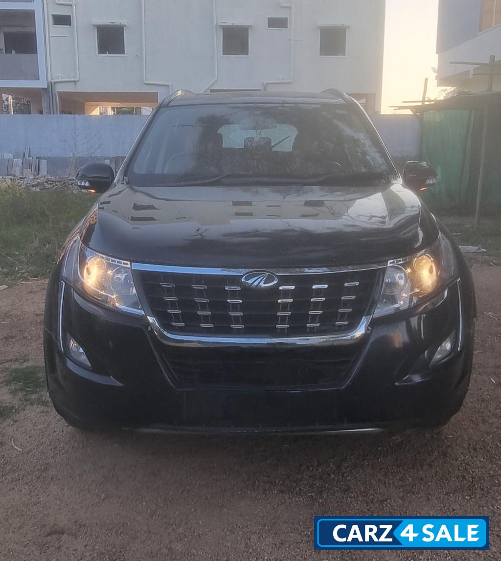 Black Mahindra XUV 500 W9