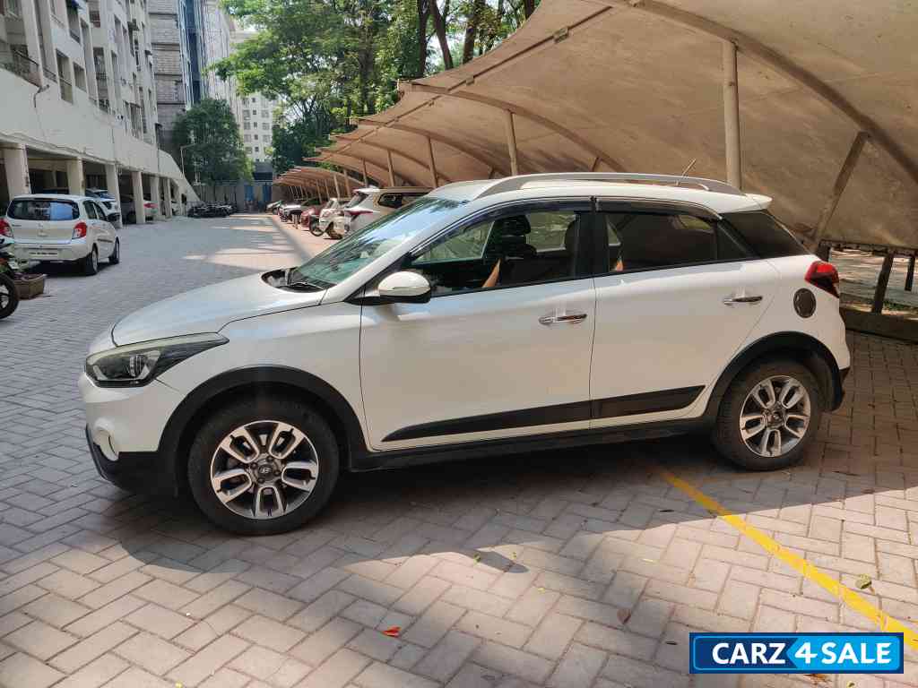 White Hyundai i20 Active sx