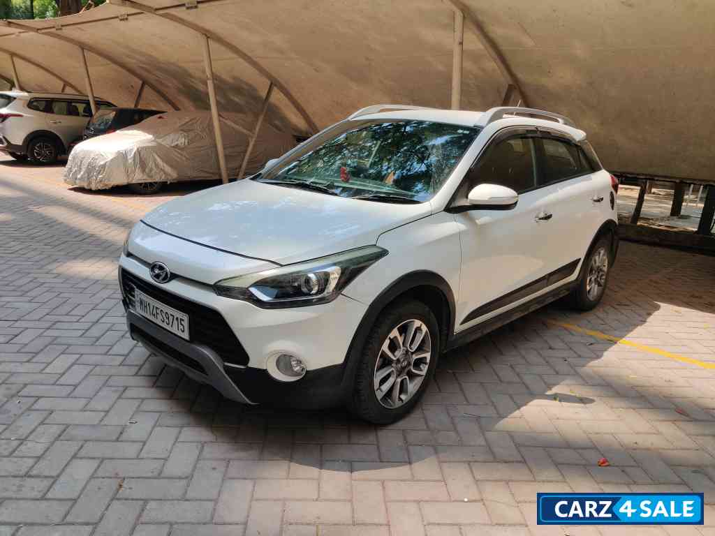White Hyundai i20 Active sx