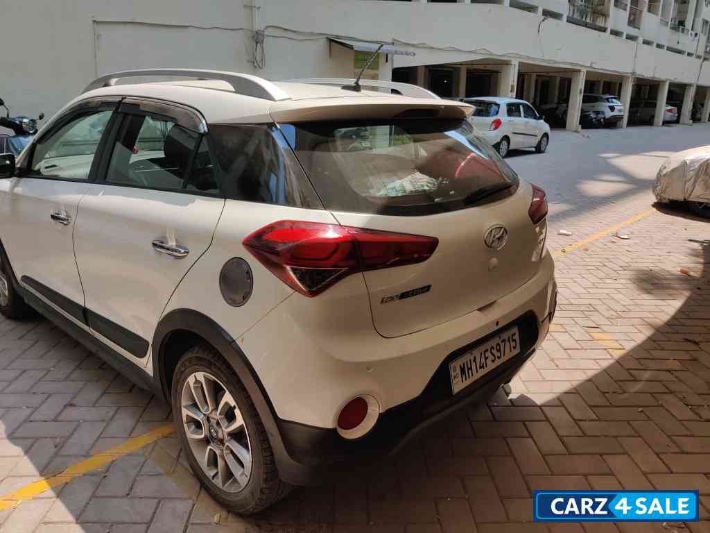 White Hyundai i20 Active sx