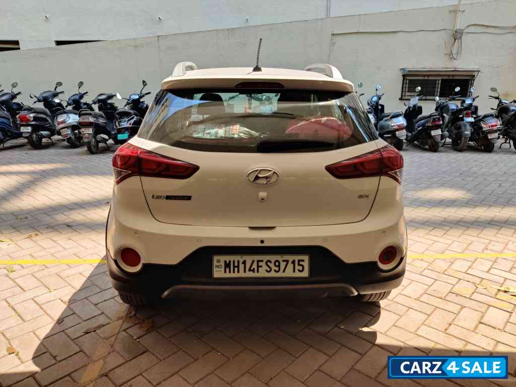 White Hyundai i20 Active sx