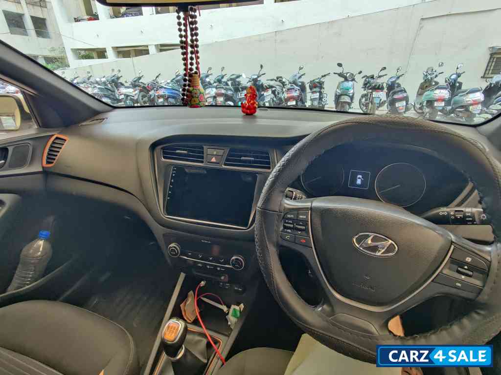 White Hyundai i20 Active sx