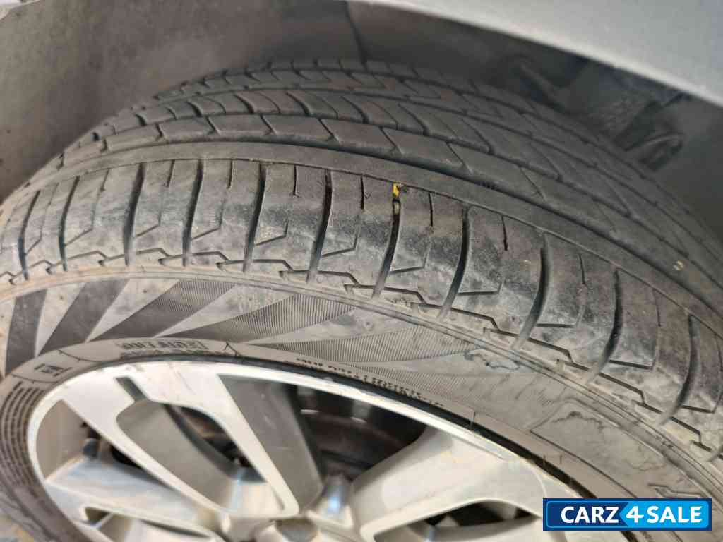 White Hyundai i20 Active sx