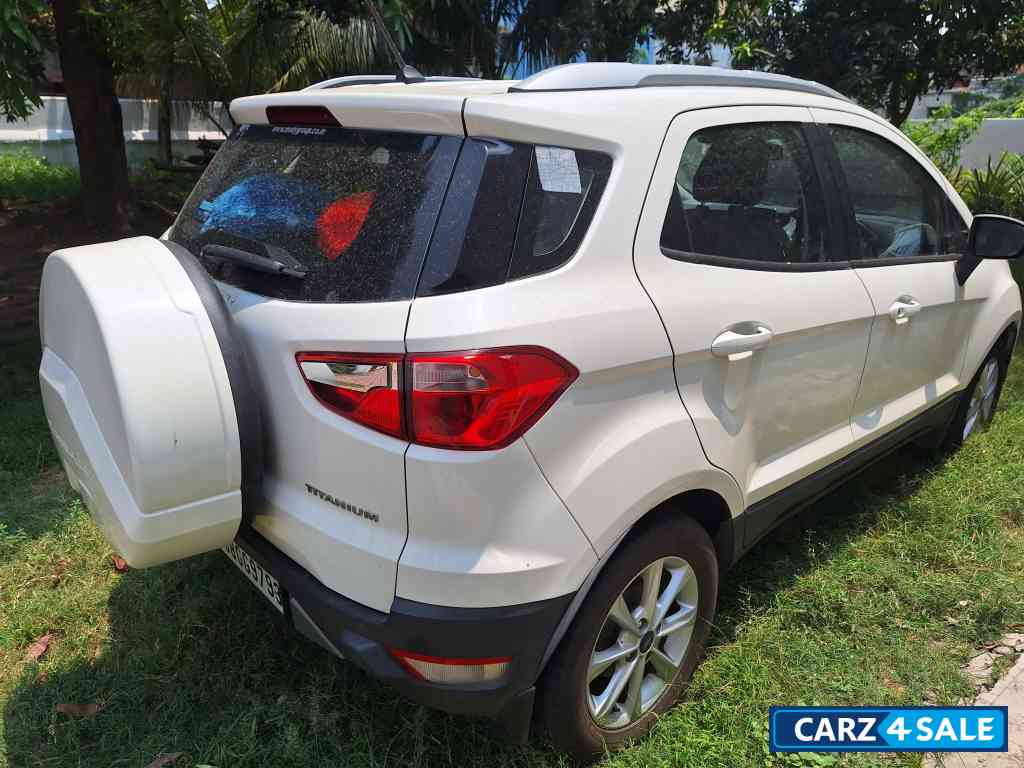 Diamond White Ford Ecosport Titanium 1.5 Petrol MT