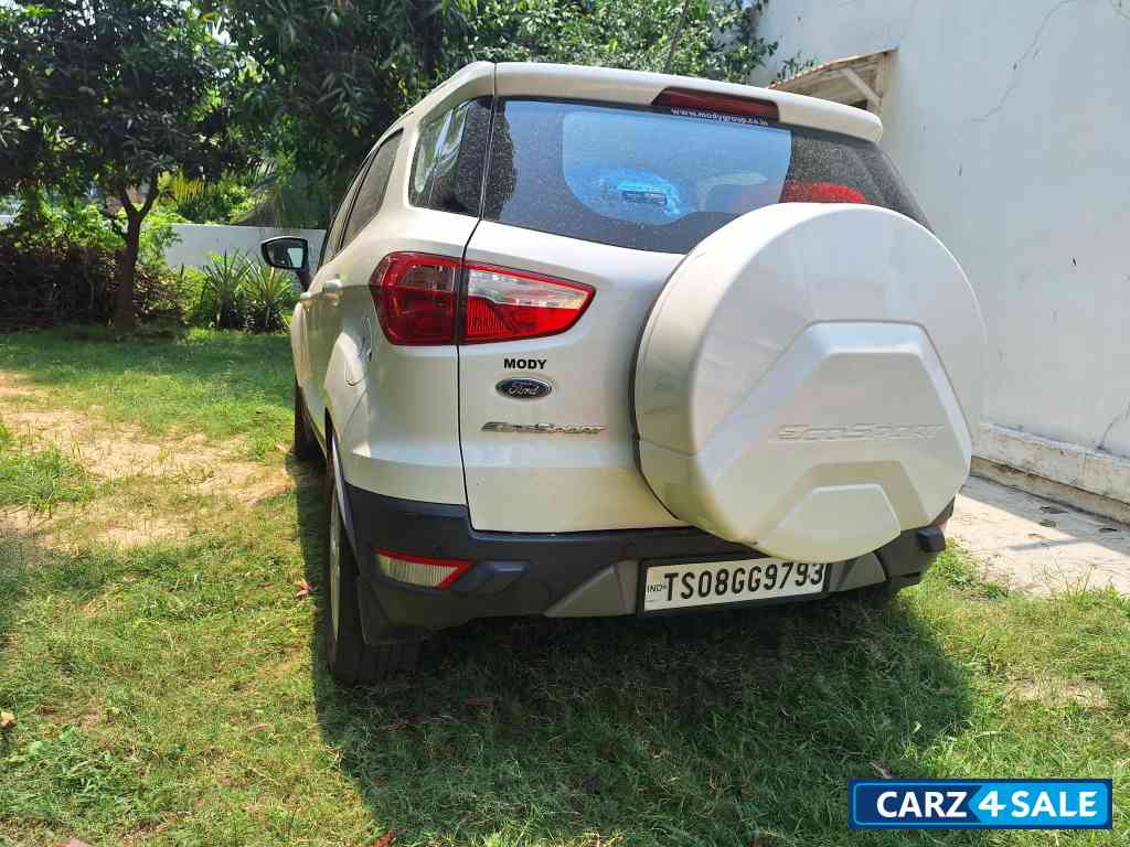 Diamond White Ford Ecosport Titanium 1.5 Petrol MT