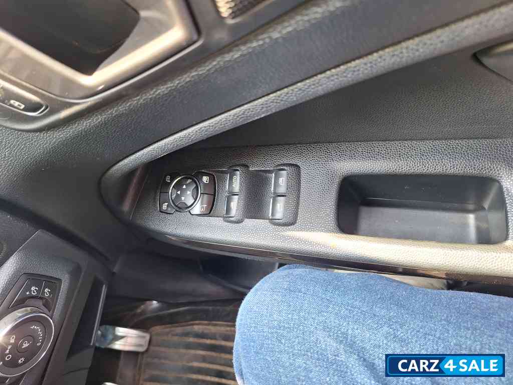 Diamond White Ford Ecosport Titanium 1.5 Petrol MT