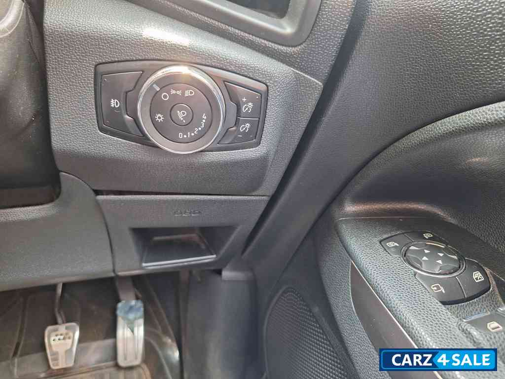 Diamond White Ford Ecosport Titanium 1.5 Petrol MT