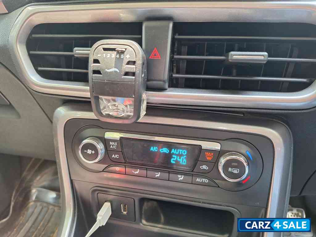 Diamond White Ford Ecosport Titanium 1.5 Petrol MT