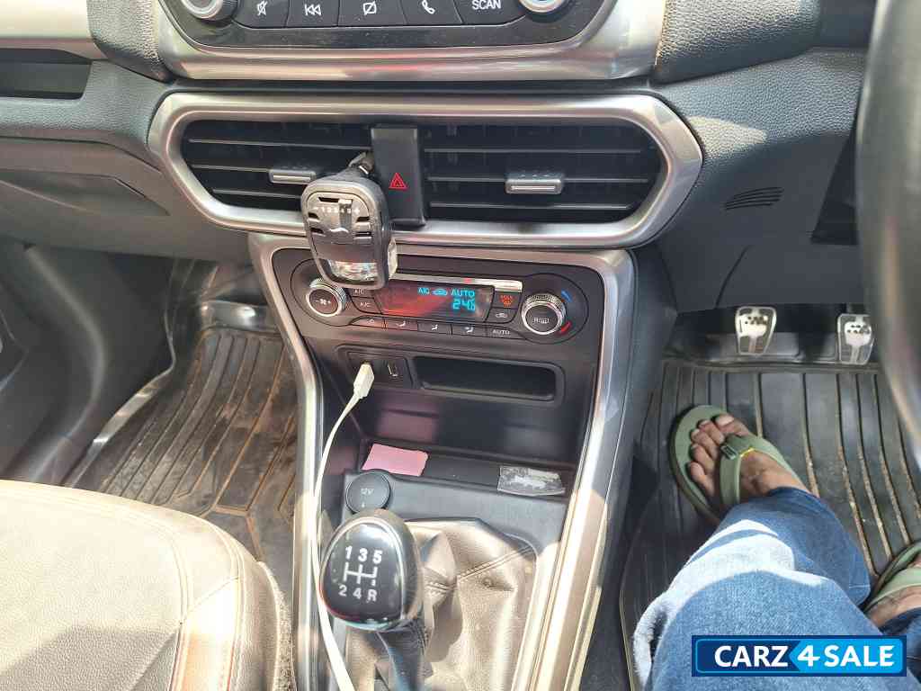 Diamond White Ford Ecosport Titanium 1.5 Petrol MT