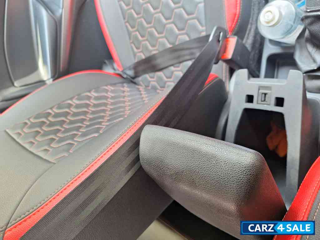 Diamond White Ford Ecosport Titanium 1.5 Petrol MT