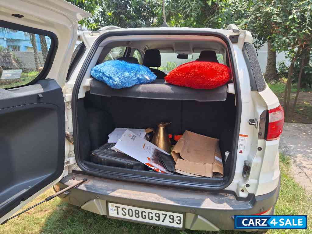 Diamond White Ford Ecosport Titanium 1.5 Petrol MT