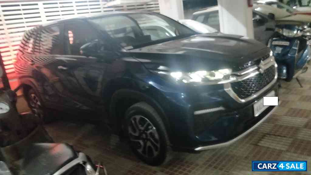 Maruti Suzuki Invicto TOP END - INVICTO ALPHA PLUS HYBRID7 STR