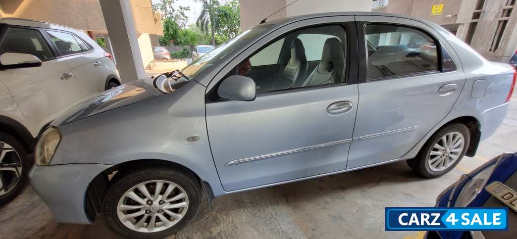 Ultramarine Blue Toyota Etios Petrol