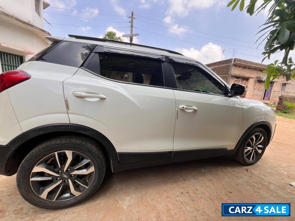 Mahindra XUV300 w8 (o) petrol