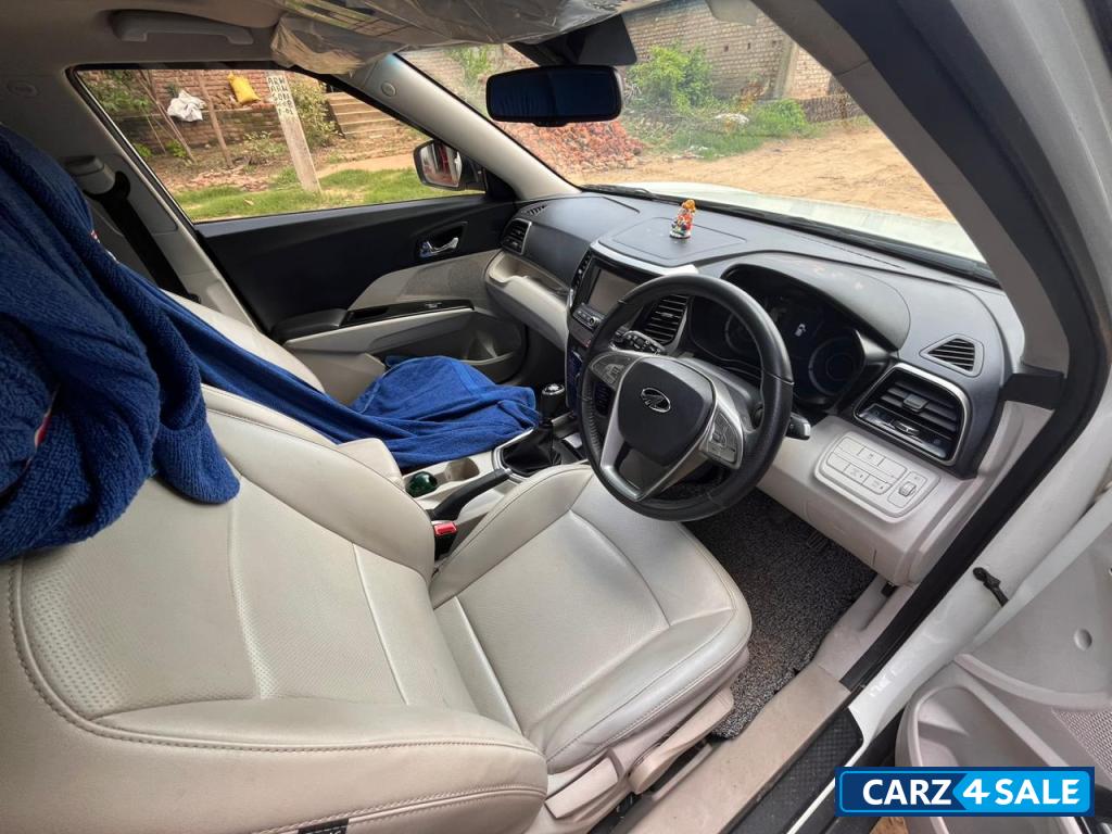 Mahindra XUV300 w8 (o) petrol