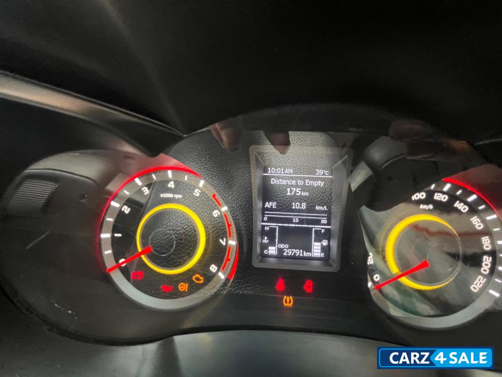 Mahindra XUV300 w8 (o) petrol