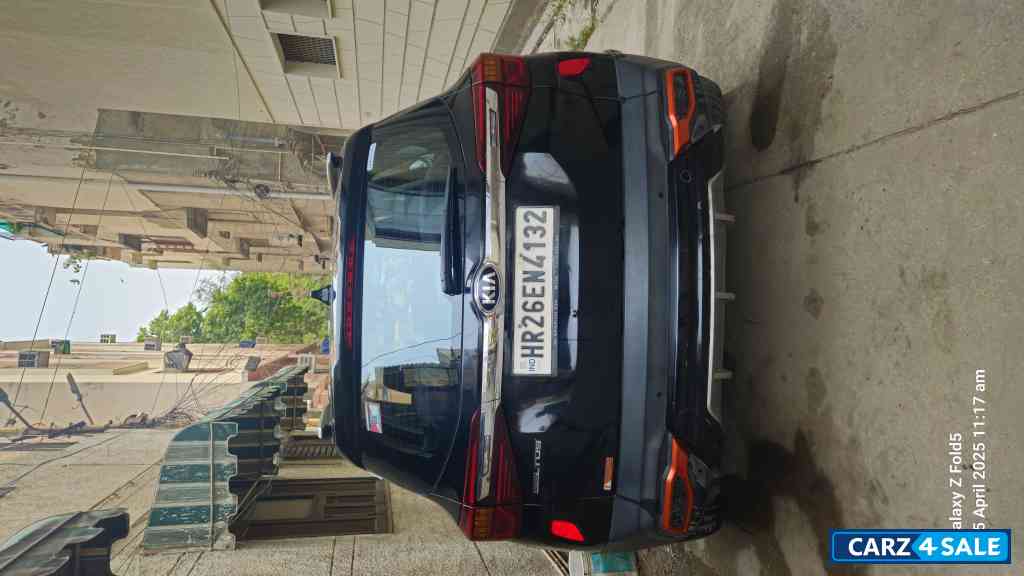 Black Kia Seltos Anniversary edition