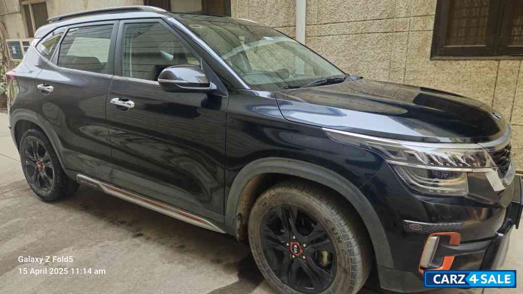 Black Kia Seltos Anniversary edition