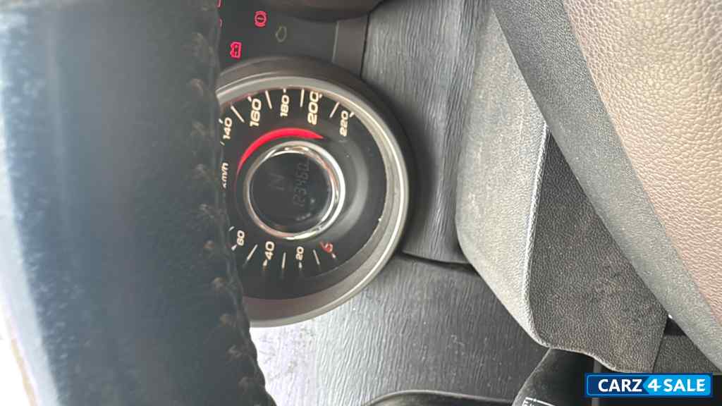 Mahindra XUV 500 FWD W8