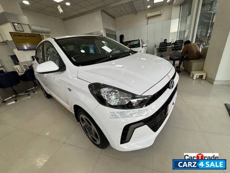 White Hyundai Aura S1.2 CNG