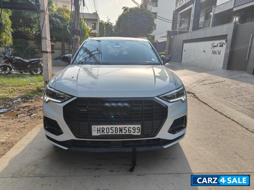 White Audi Q3 2024 Tecnology bold edition