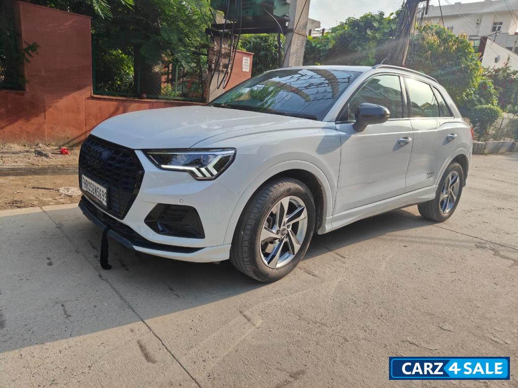 White Audi Q3 2024 Tecnology bold edition White Audi Q3 2024 Tecnology bold edition