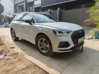 White Audi Q3 2024 Tecnology bold edition